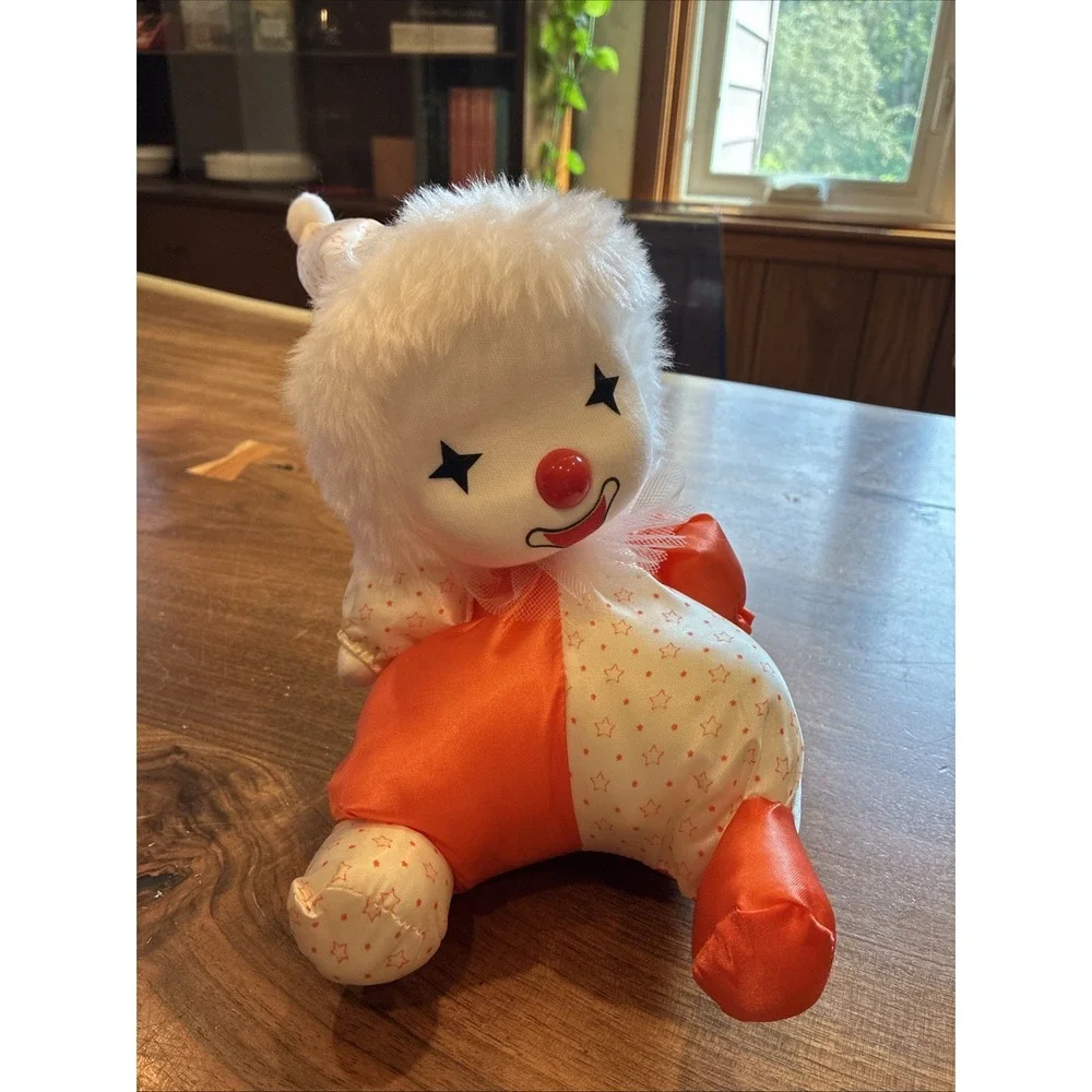 Vintage 1986 Poter Toys Wind Up Musical Clown Plush Doll Red White Hearts 80s